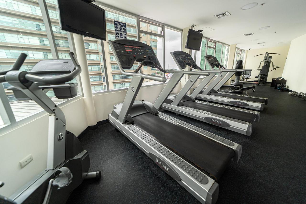 Hotel Tryp By Wyndham Guayaquil Airport Exterior foto A treadmill
