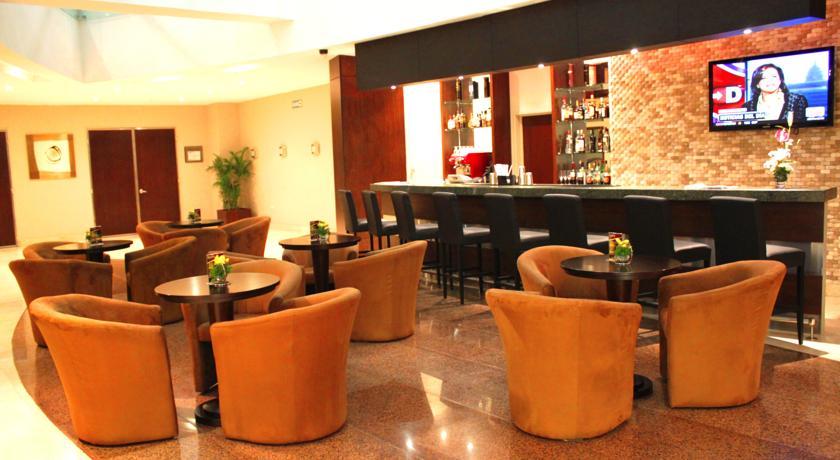 Hotel Tryp By Wyndham Guayaquil Airport Exterior foto The lounge at the airport