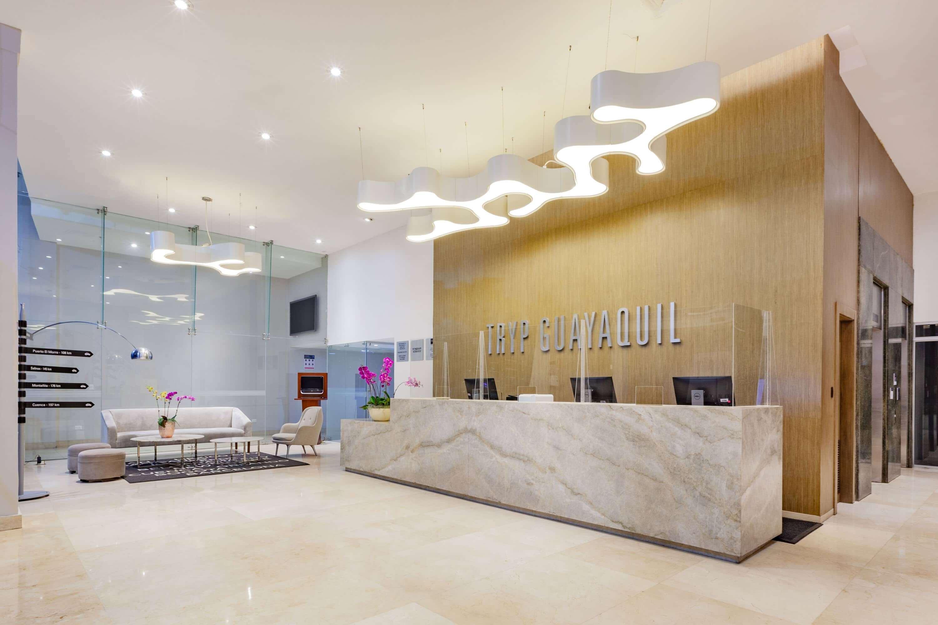 Hotel Tryp By Wyndham Guayaquil Airport Exterior foto The lobby of the hotel