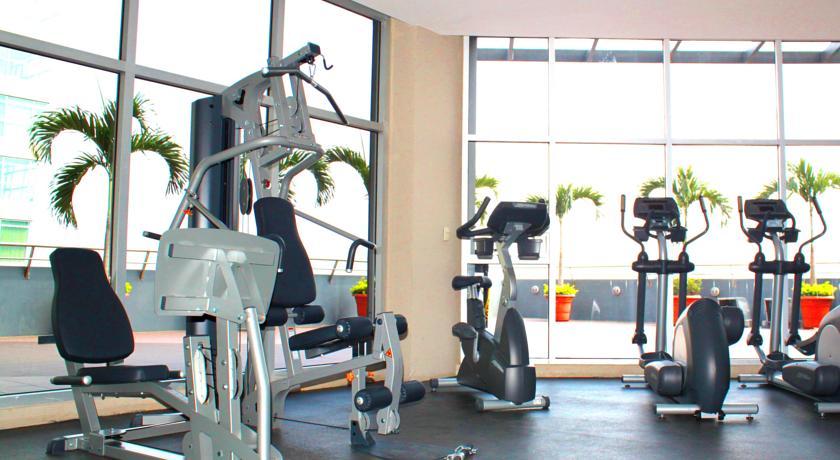 Hotel Tryp By Wyndham Guayaquil Airport Exterior foto A gym in a hotel